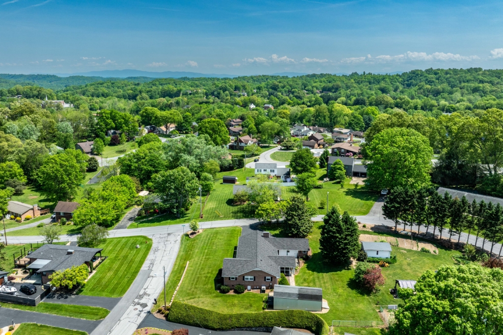 408 Garmon Dr (8 of 83)
