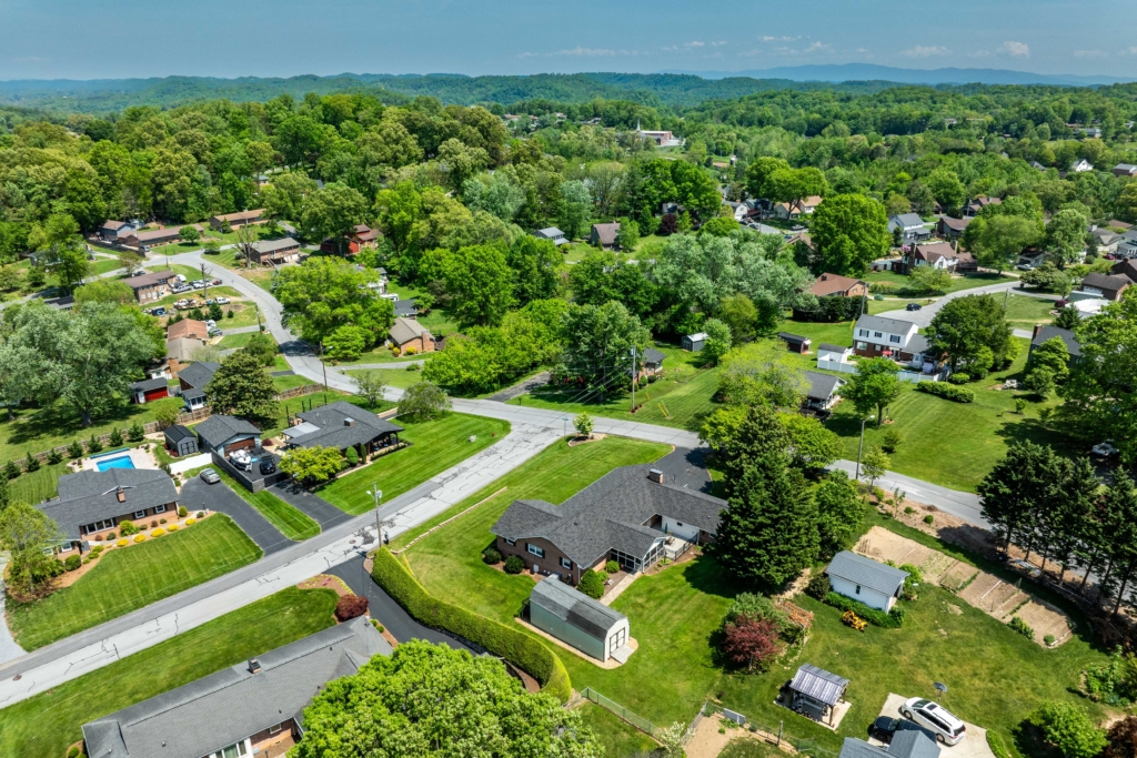 408 Garmon Dr (9 of 83)